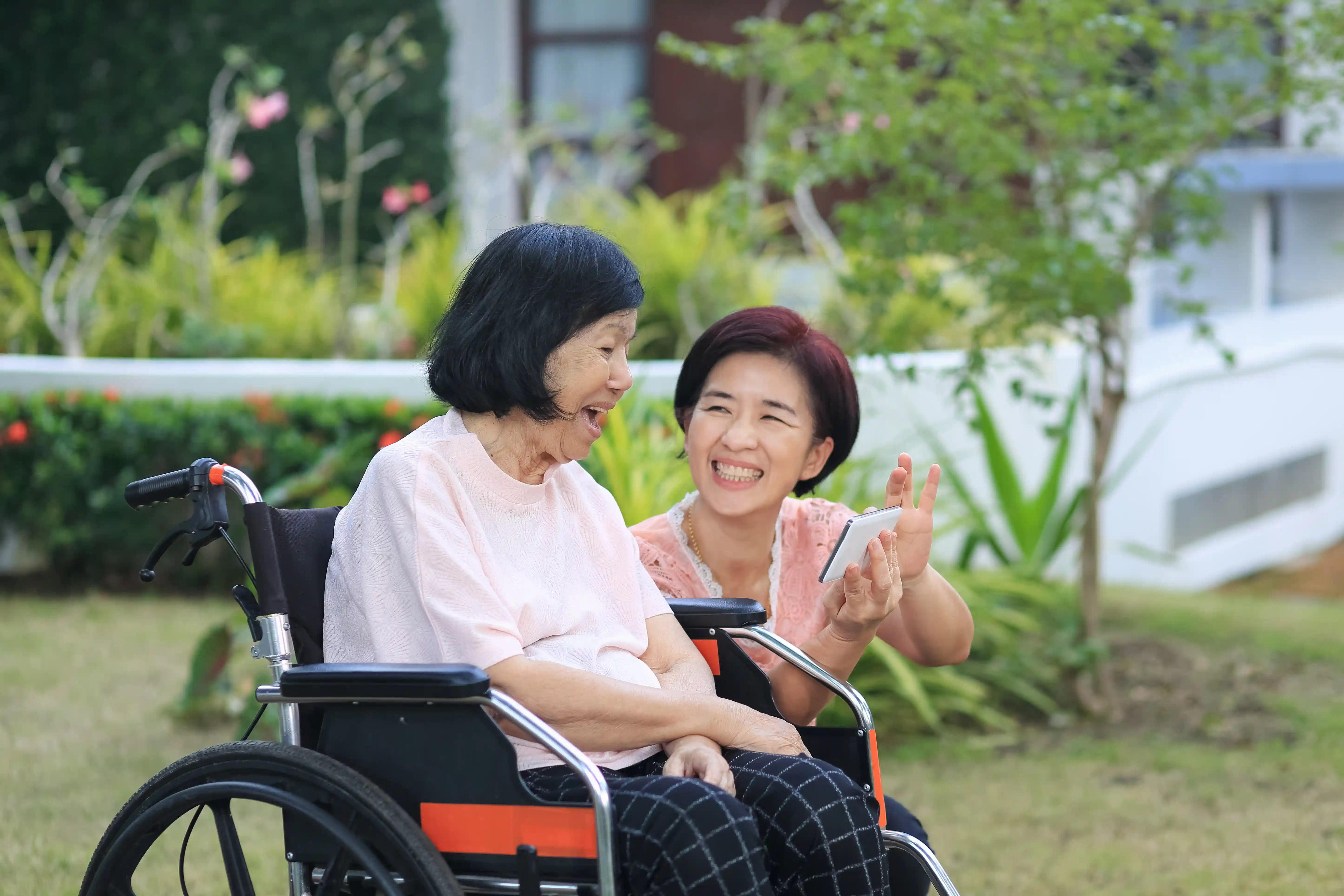 Lợi ích của việc đồng hành cùng Support Worker đối với người cao tuổi